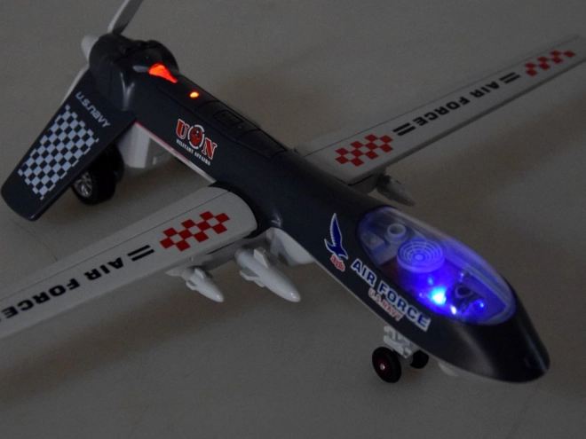 Vojenský kovový dron se zvukem