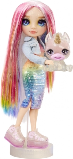 Duhové vlasy a třpytivý outfit