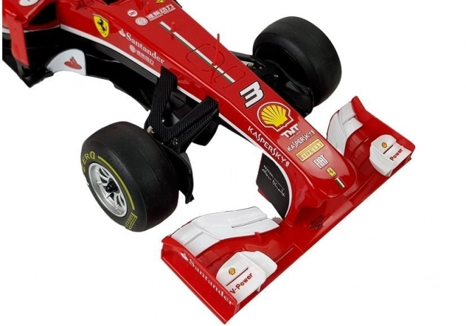 Závodní auto Formule 1 Ferrari F138 červené 1:12