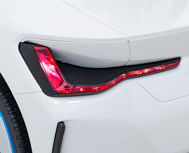 Dětské auto na baterii BMW i4 – Bílé