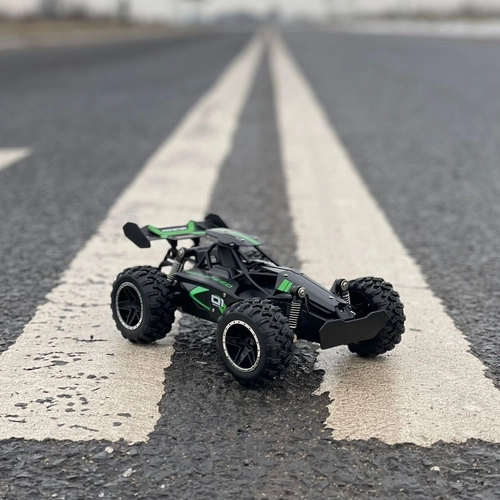 Závodní auto na dálkové ovládání pro terénní jízdu