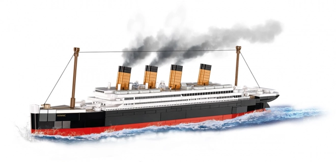 Model historického parníku Titanic 1:700