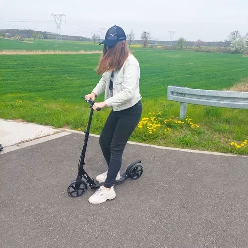 Odpružená koloběžka s ruční brzdou Kruzzel Hyperion B černá