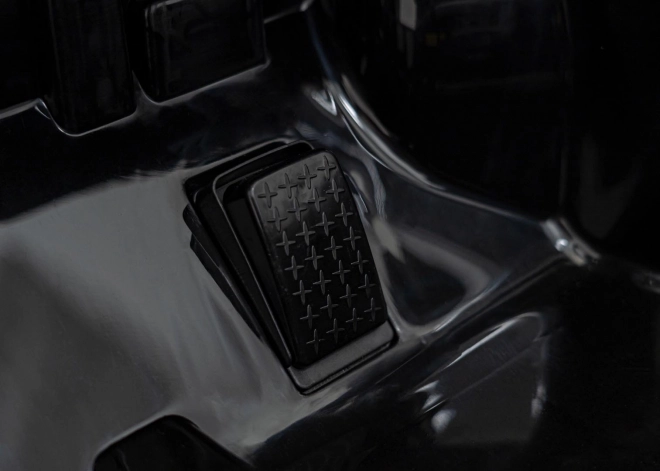 Elektrické autíčko Porsche 718 s MP4 audio panelem – Černé