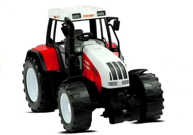 Velký zemědělský traktor s balírnou