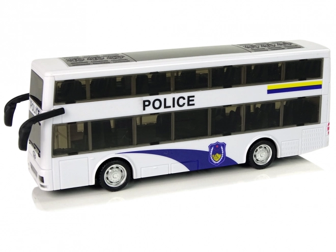 Policejní dvoupatrový bílý autobus se zvukem tahu