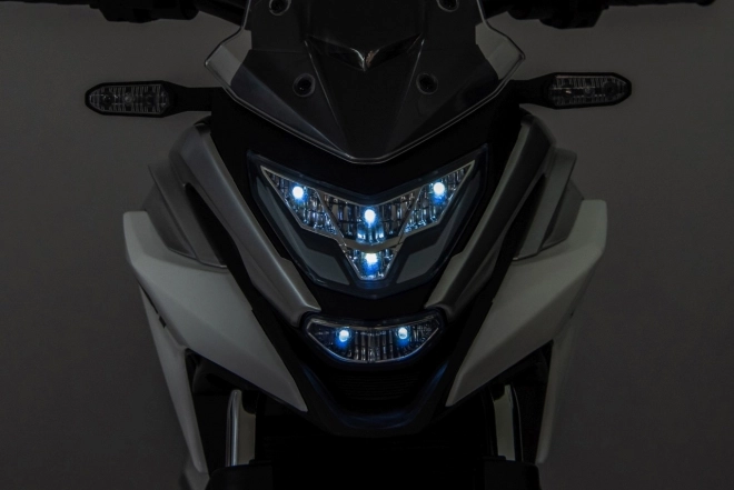 Motocykl Honda NC750X žlutý