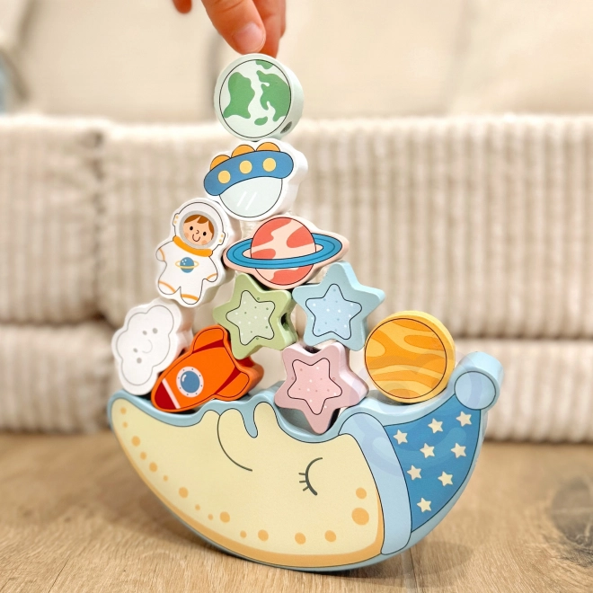 Veselý měsíc Tooky Toy balanční a navlékací hračka