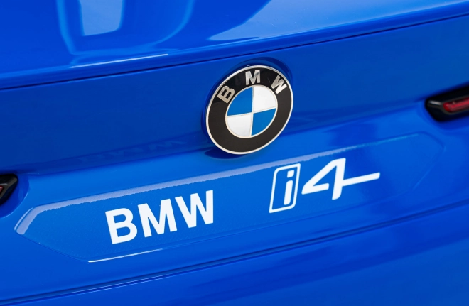 Dětské auto na baterii BMW i4 – Modré
