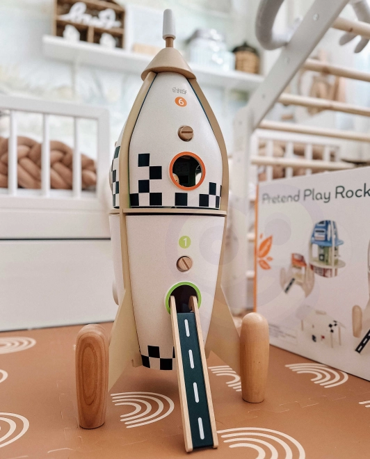 Dřevěná raketa domeček pro děti s figurkami