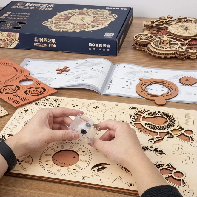 RoboTime 3D dřevěné mechanické puzzle Hodiny s kalendářem