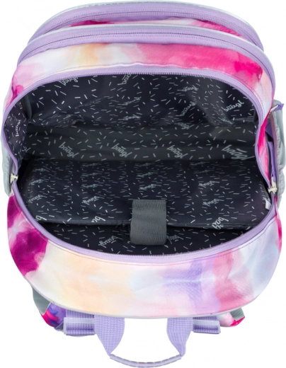 Chytré členění a kapsa na 15" notebook