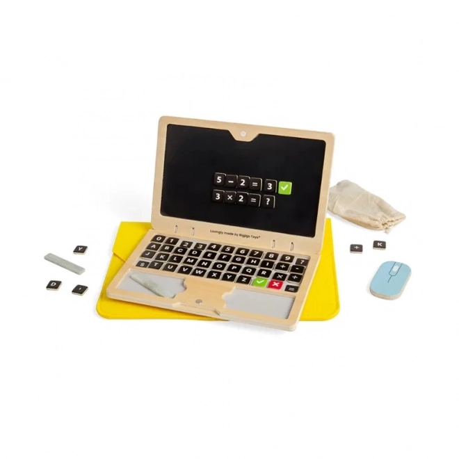 Dřevěný magnetický notebook