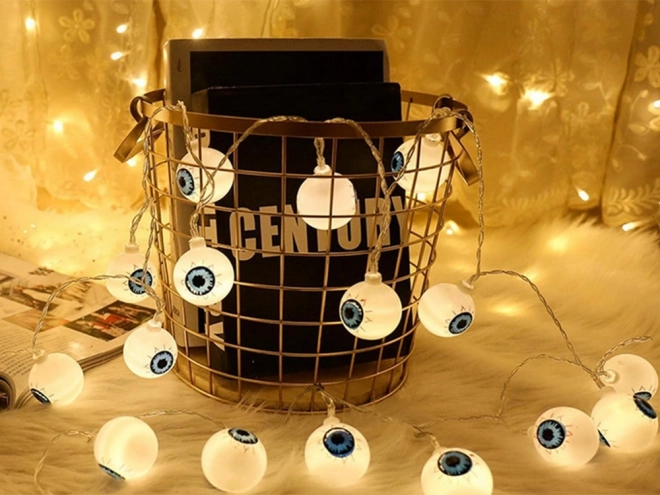 LED girlanda s motivem očí na Halloween