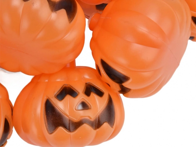 Závěsná světla ve tvaru dýně na Halloween