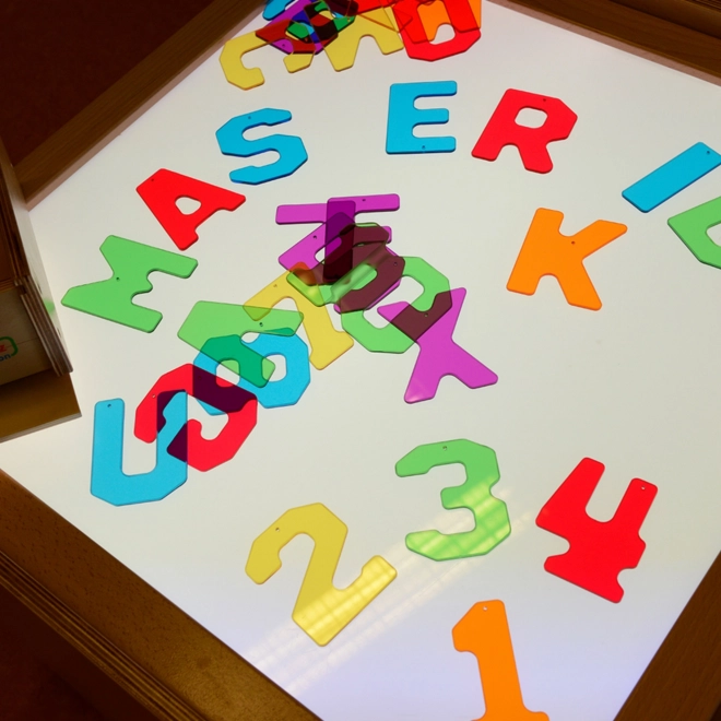 Průhledné číslice a písmena Montessori