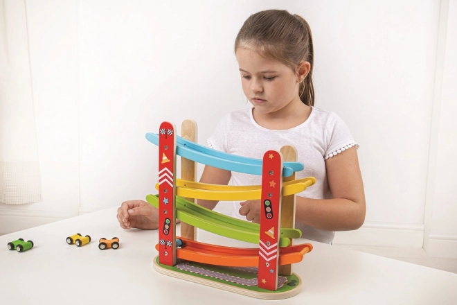 Dřevěná závodní dráha pro auta od Bigjigs Toys