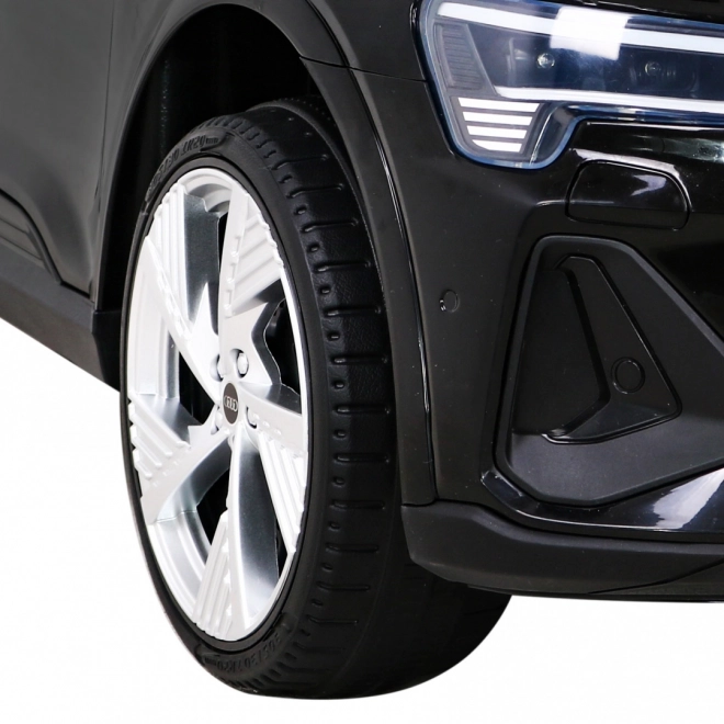 Audi E-Tron Sportback pentru copii + Pilot + tracțiune 4x4 + pornire lentă + radio MP3 + LED – Černá