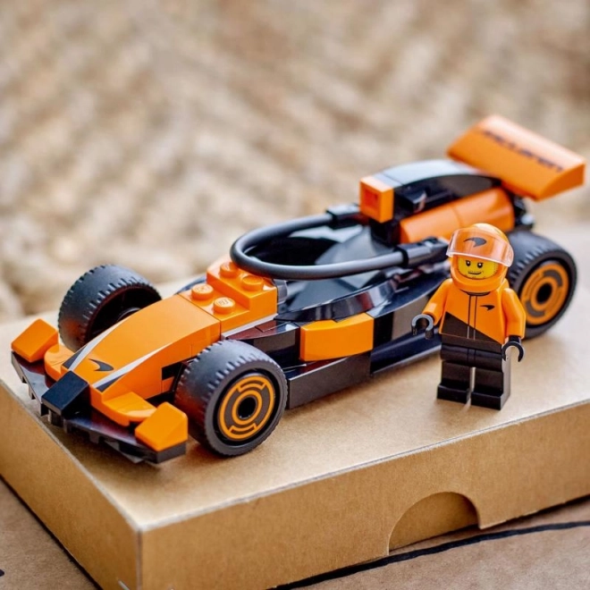 LEGO® City 60442 Jezdec F1 se závodním vozem McLaren