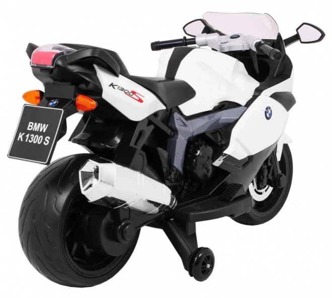 BMW K1300S Dětský motocykl na baterie bílý + pomocná kolečka + zvuky Světla + pomalý start