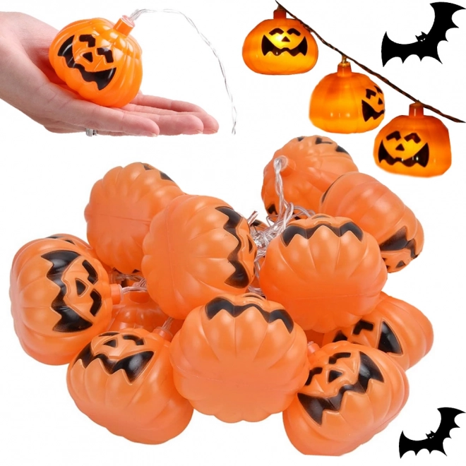 Závěsná světla ve tvaru dýně na Halloween