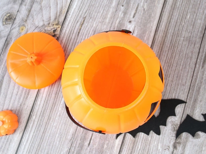 Halloweenský kbelík na cukroví v dýňovém designu