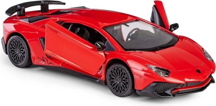 Otevírací dveře a detailní interiér