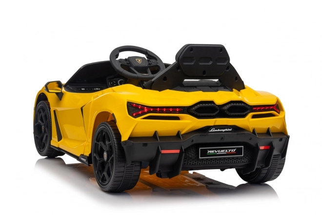Auto Lamborghini Revuelto žluté
