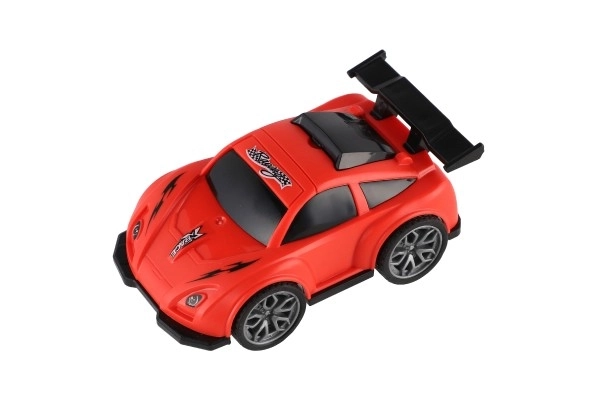 Závodní driftovací auto na zpětné natažení
