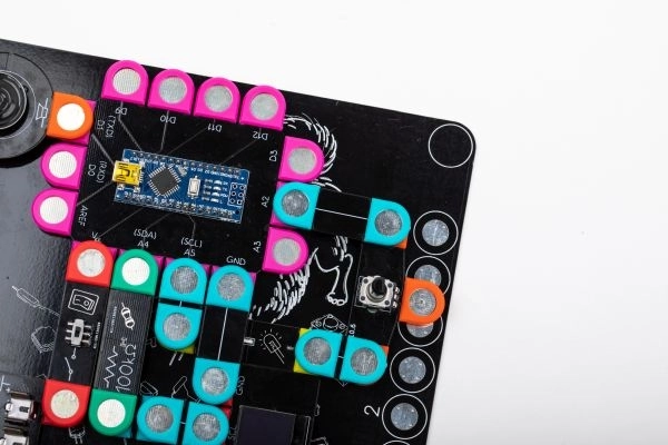 Magnetická stavebnice Boffin pro elektronické projekty