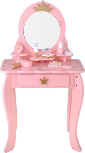 Praktická zásuvka a kelímky na doplňky