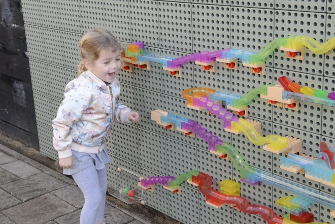 Konstrukční sada STEM tabule Masterkidz s kuličkovou dráhou