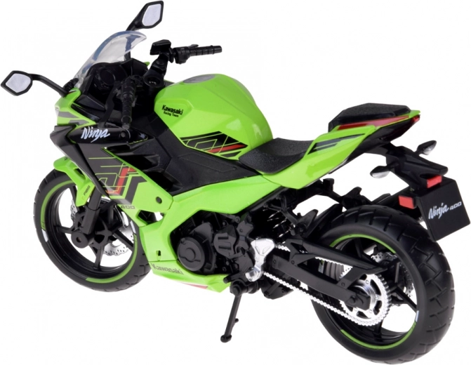 Sklopný boční stojan pro stabilní vystavení