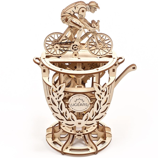 Pohyblivý mechanický cyklista na trofeji