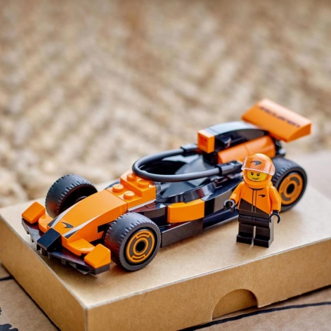 LEGO® City 60442 Jezdec F1 se závodním vozem McLaren