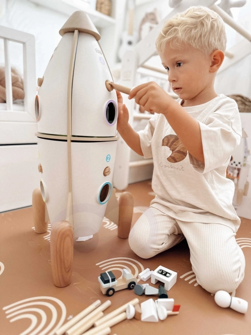 Dřevěná raketa domeček pro děti s figurkami