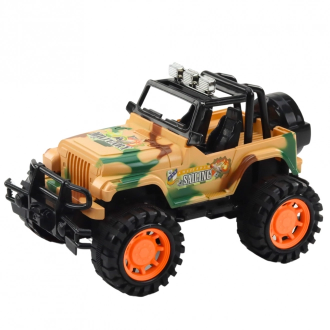 Velký vojenský terénní off-road vůz béžový