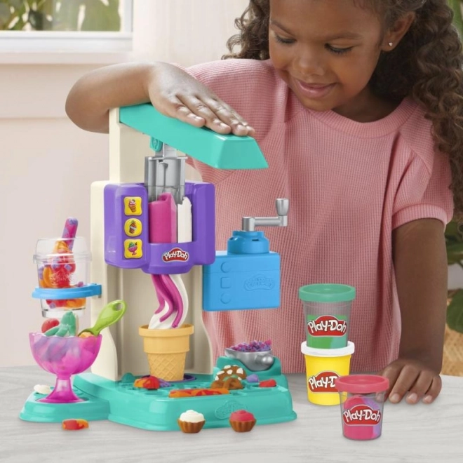 Play-doh zakŘivenÁ zmrzlinÁrna