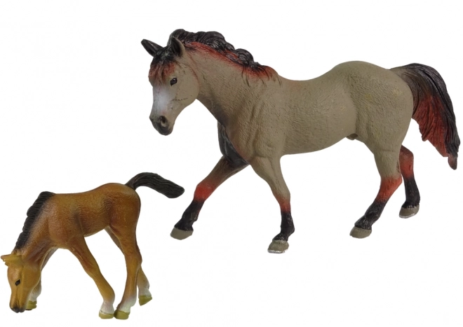 Sada Figurka Koně a Hříbě Rasy Capricorn se Záhonkem