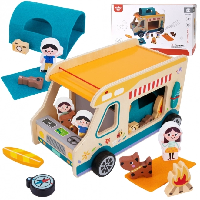 Tooky Toy dřevěný karavan s postavami pro kempování