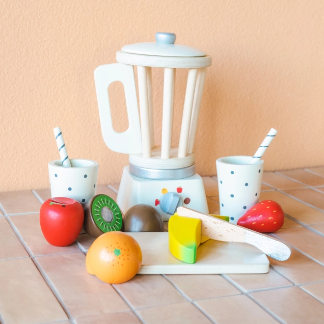 Dřevěný smoothie mixér s ovocem