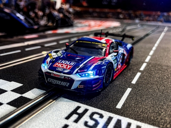 Realistické osvětlení pro závodní atmosféru