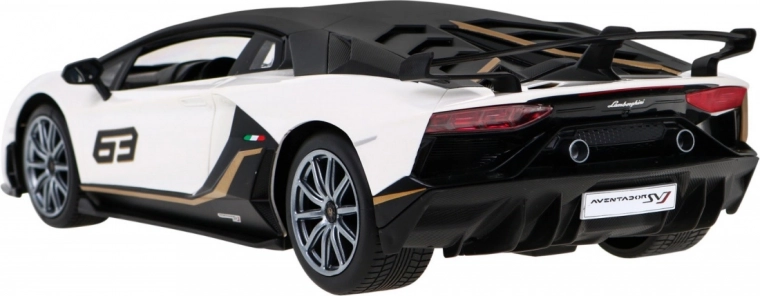 Realistický design Aventador SVJ