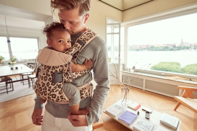 Dětské nosítko BABYBJORN ONE, Béžová/Leopardí – Leopardí