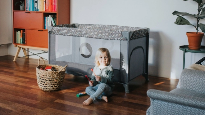LIONELO Postýlka cestovní Stefi – Grey Concrete Multicolor