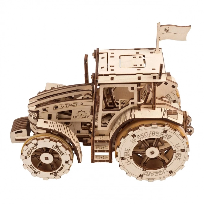 Ugears 3D dřevěné mechanické puzzle Traktor vítězí