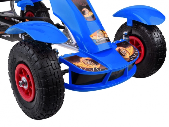 Zelený sportovní gokart s nafukovacími koly