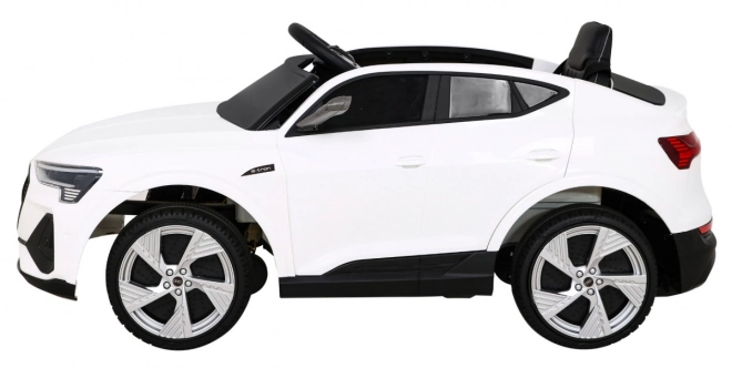 Audi E-Tron Sportback pentru copii + Pilot + tracțiune 4x4 + pornire lentă + radio MP3 + LED – Bílá