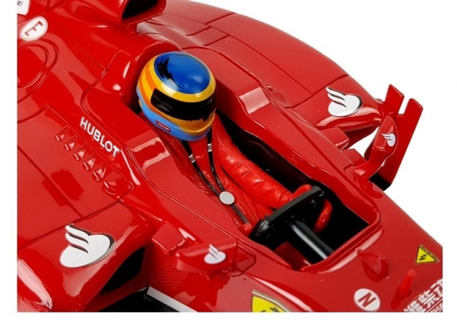 Závodní auto Formule 1 Ferrari F138 červené 1:12