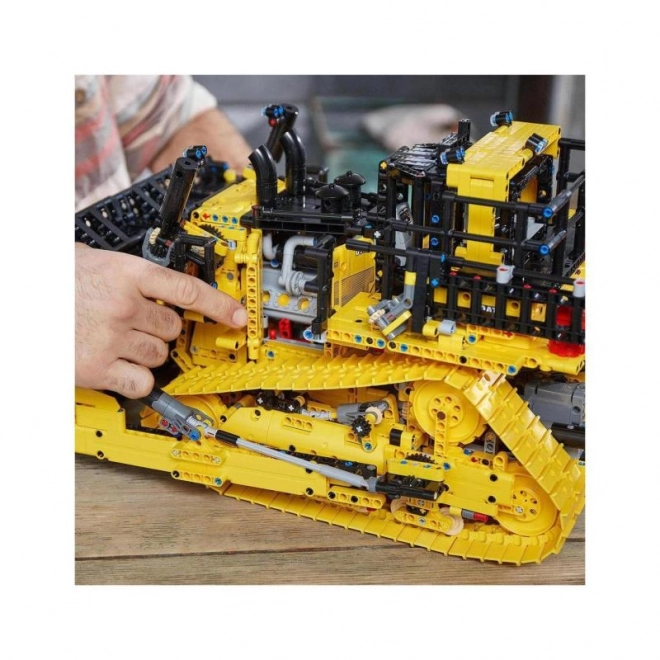 LEGO Technic 42131 Buldozer Cat® D11 ovládaný aplikací